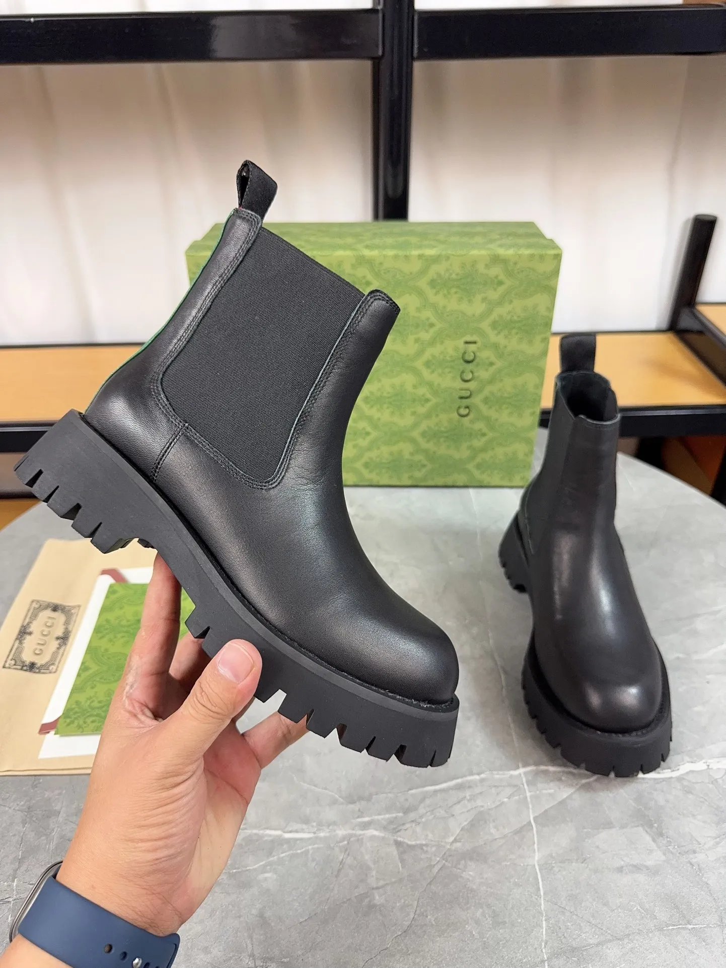 Men's shoes 💰640💰 New model from Gucci, double GG groove thick-soled loafers. The original version is made 1:1. Super beautiful quality, classic model at the counter. ❶Upper: original open-edge beaded cowhide ❷Inner lining: water-dyed cowhide ❸Feet: water-dyed cowhide ❹Outsole: ultra-light original sole ❺thick sole heightening: 3.5cn ❻Packing: original packaging ❼Number: 35-42 (41 41 customized, non-refundable) Men's model: 38-46 (45, 46 customized, non-refundable)